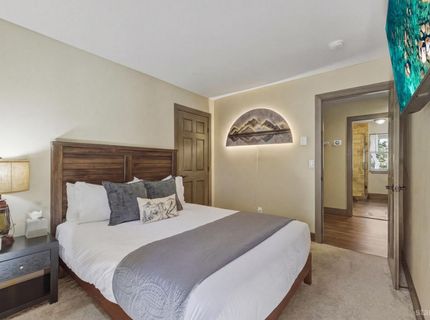 1468 June Way, South Lake Tahoe, CA 96150 Photo