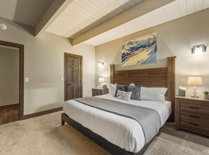 1468 June Way, South Lake Tahoe, CA 96150 Photo