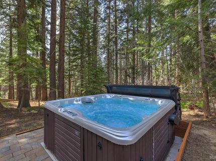 1468 June Way, South Lake Tahoe, CA 96150 Photo