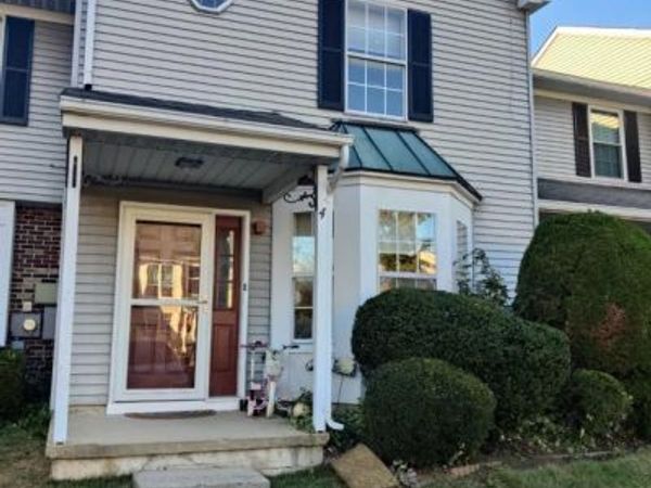 4 FAIR OAKS COURT, NEWTOWN, PA 18940
