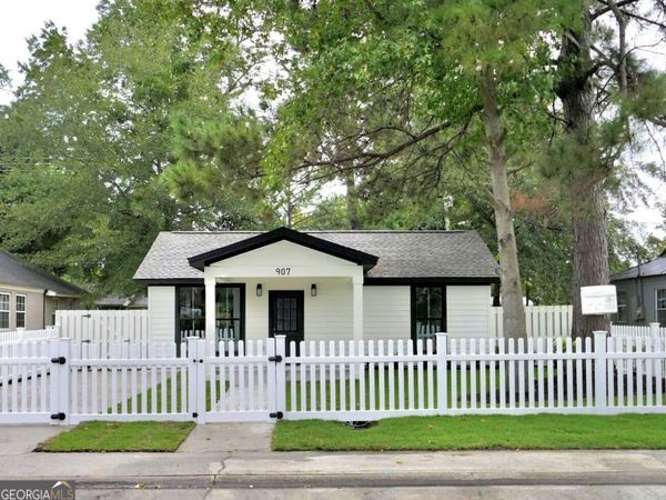 907 Cubbedge Street, Savannah, GA 31415