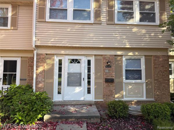 5242 Breeze Hill , Troy, Mi 48098