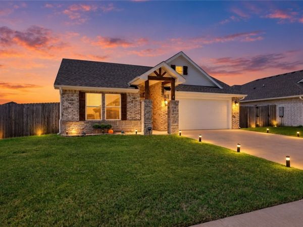 637 Lewis Street, Pea Ridge, AR 72751