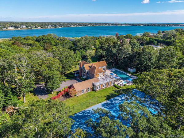 58 W Tiana Road , Hampton Bays, NY 11946