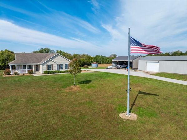 31659 180th Street, Kidder, MO 64649