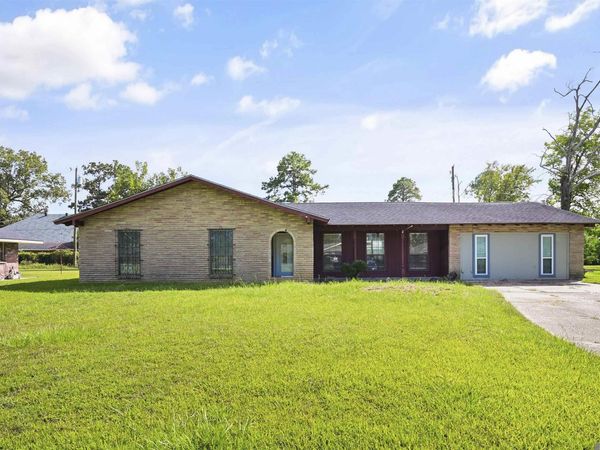 9978 W Tams Dr, Baton Rouge, LA 70815