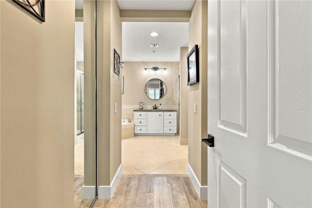 16 Harbour Isle Drive W, Unit 306, Fort Pierce, FL 34949 Photo