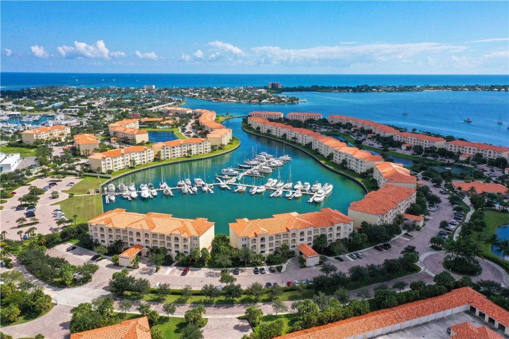 16 Harbour Isle Drive W, Unit 306, Fort Pierce, FL 34949 Photo