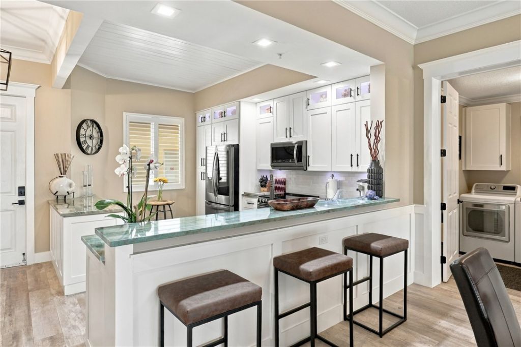 16 Harbour Isle Drive W, Unit 306, Fort Pierce, FL 34949 Photo