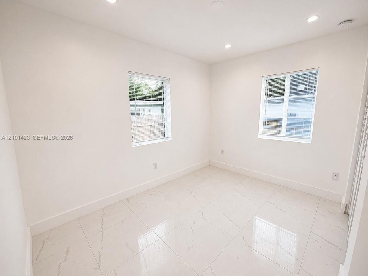 1800 NE 154th St, North Miami Beach, FL 33162 Photo