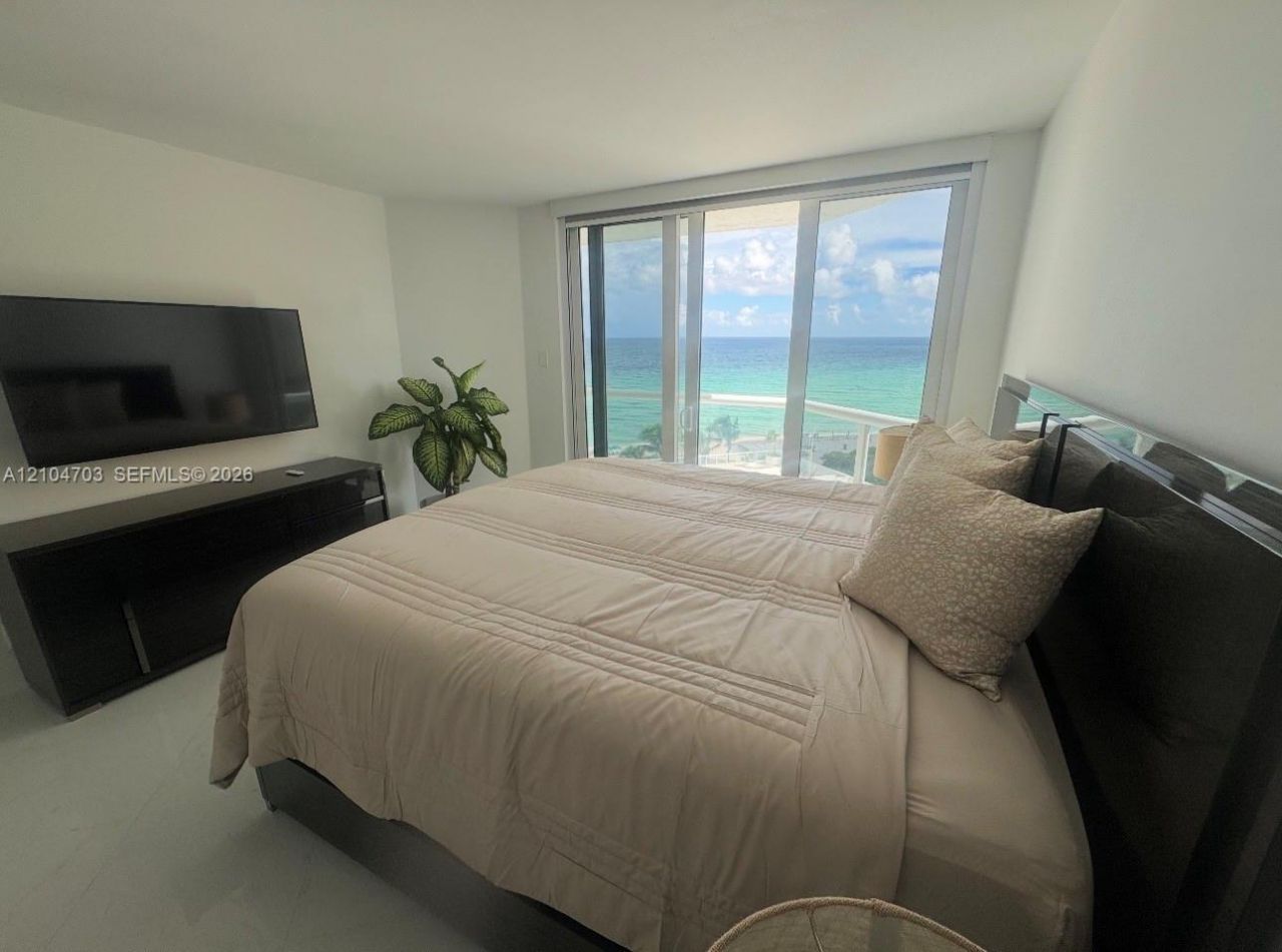 16425 Collins Ave , Unit 712, Sunny Isles Beach, FL 33160 Photo