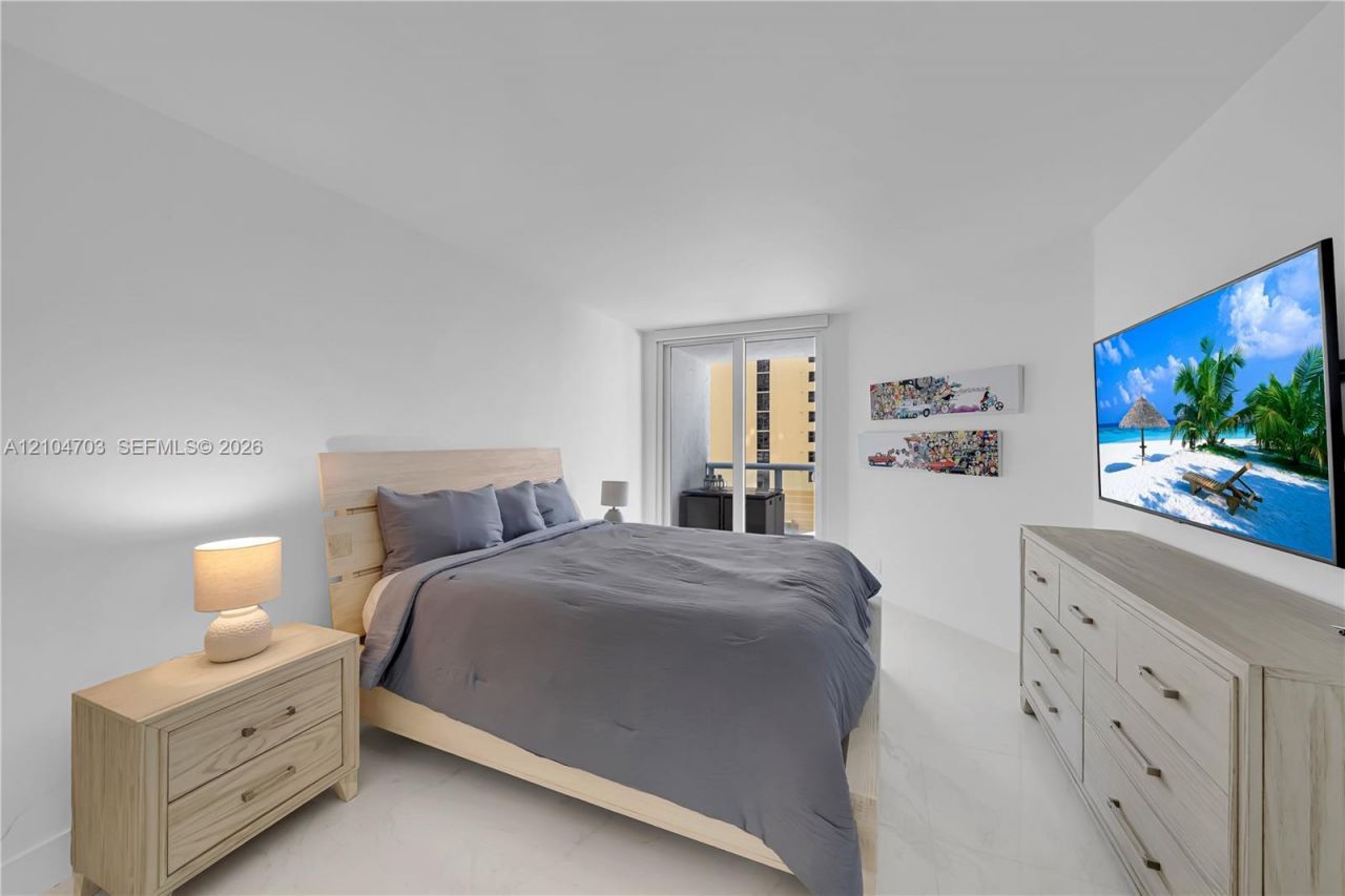 16425 Collins Ave , Unit 712, Sunny Isles Beach, FL 33160 Photo