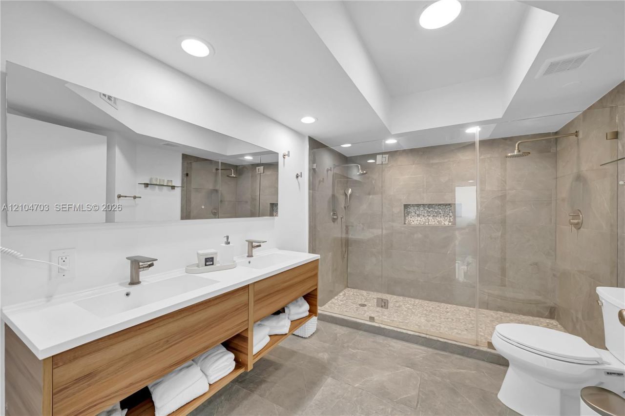 16425 Collins Ave , Unit 712, Sunny Isles Beach, FL 33160 Photo