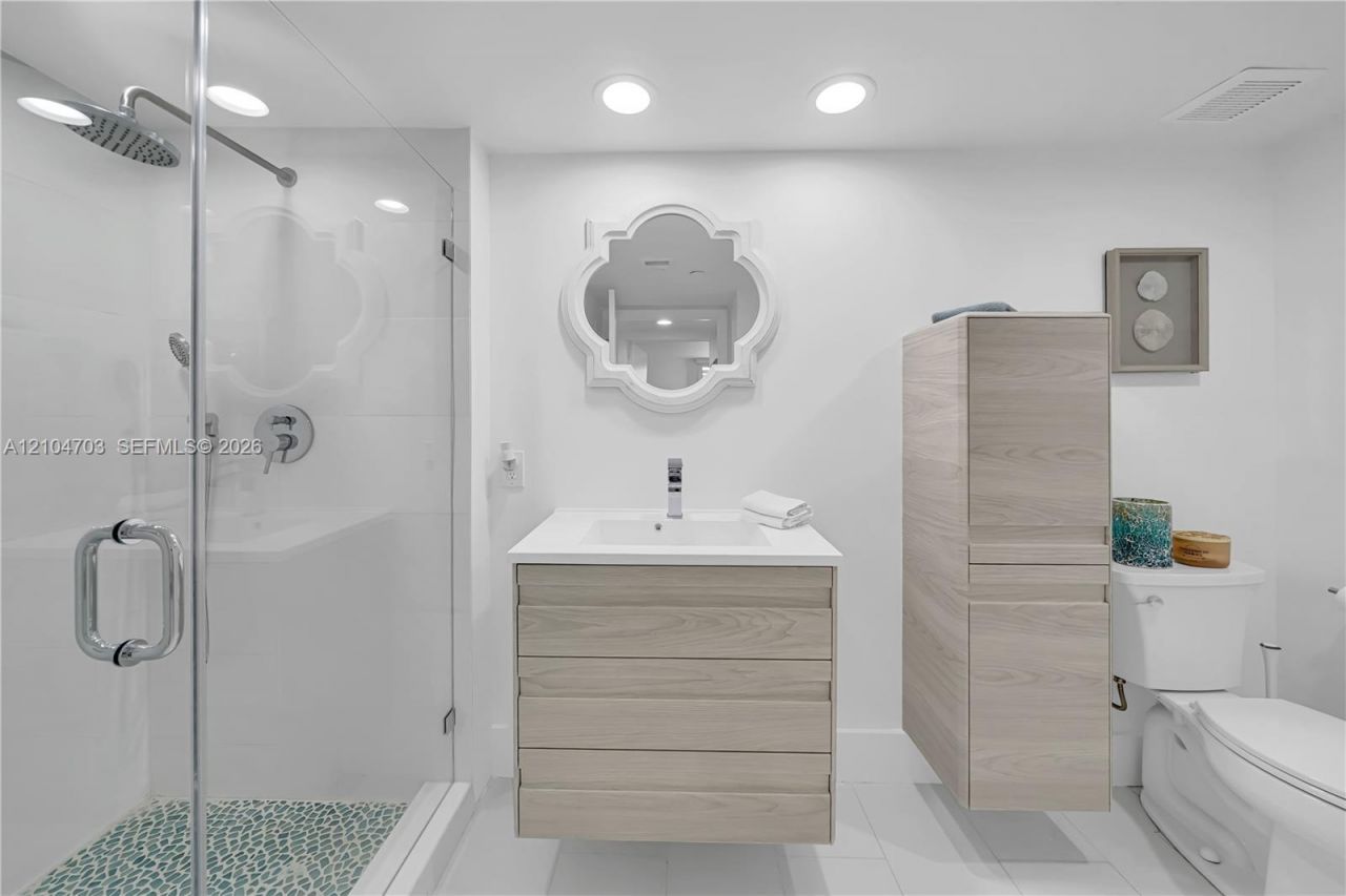 16425 Collins Ave , Unit 712, Sunny Isles Beach, FL 33160 Photo