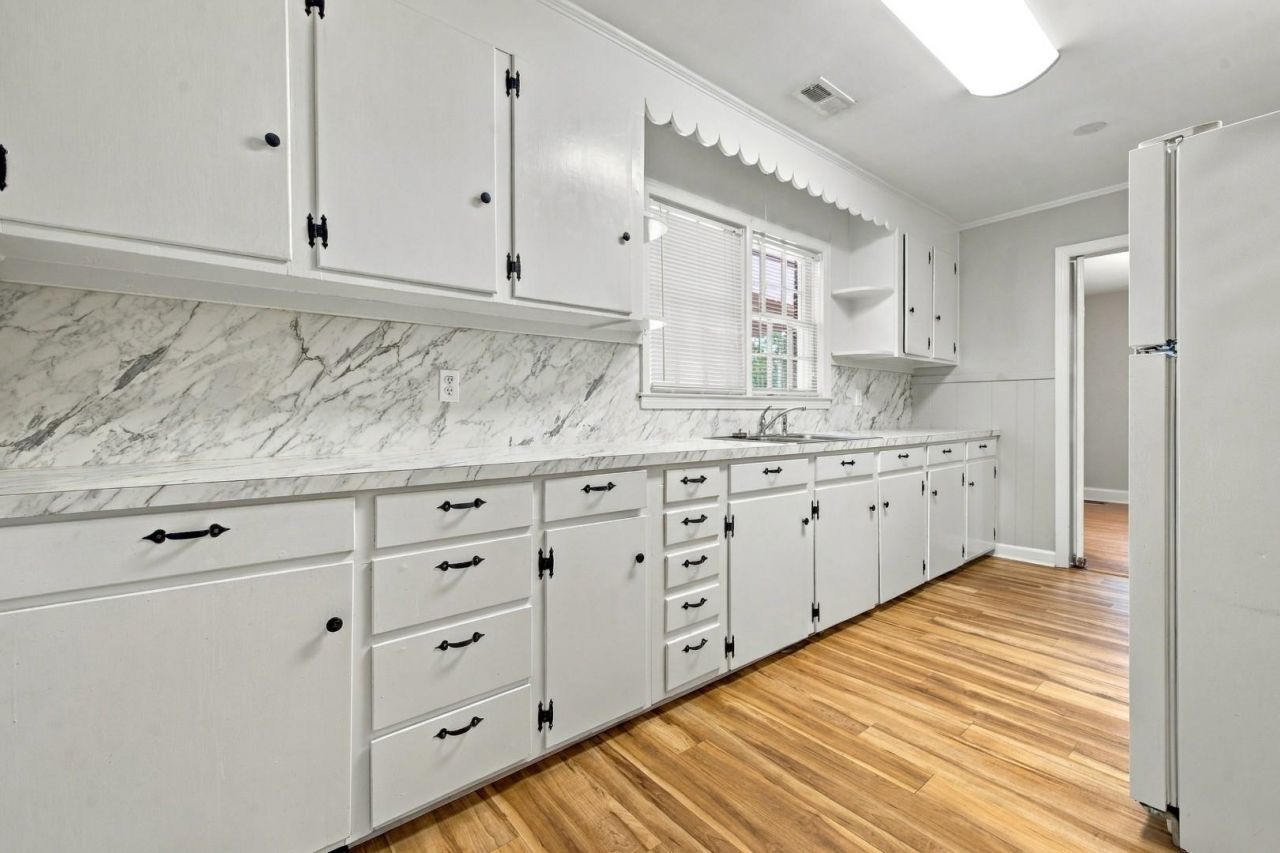 204 12th Ave.  Photo 12