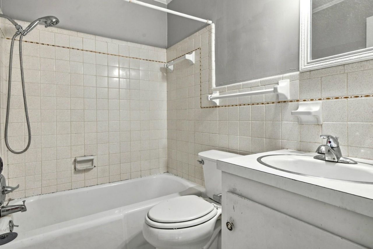 204 12th Ave.  Photo 22