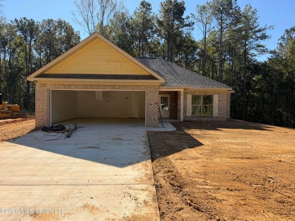 241 Smith Dr., Mendenhall, MS 39114