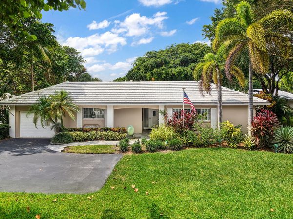 3745 OAKS CLUBHOUSE Drive, Unit V-8, Pompano Beach, FL 33069