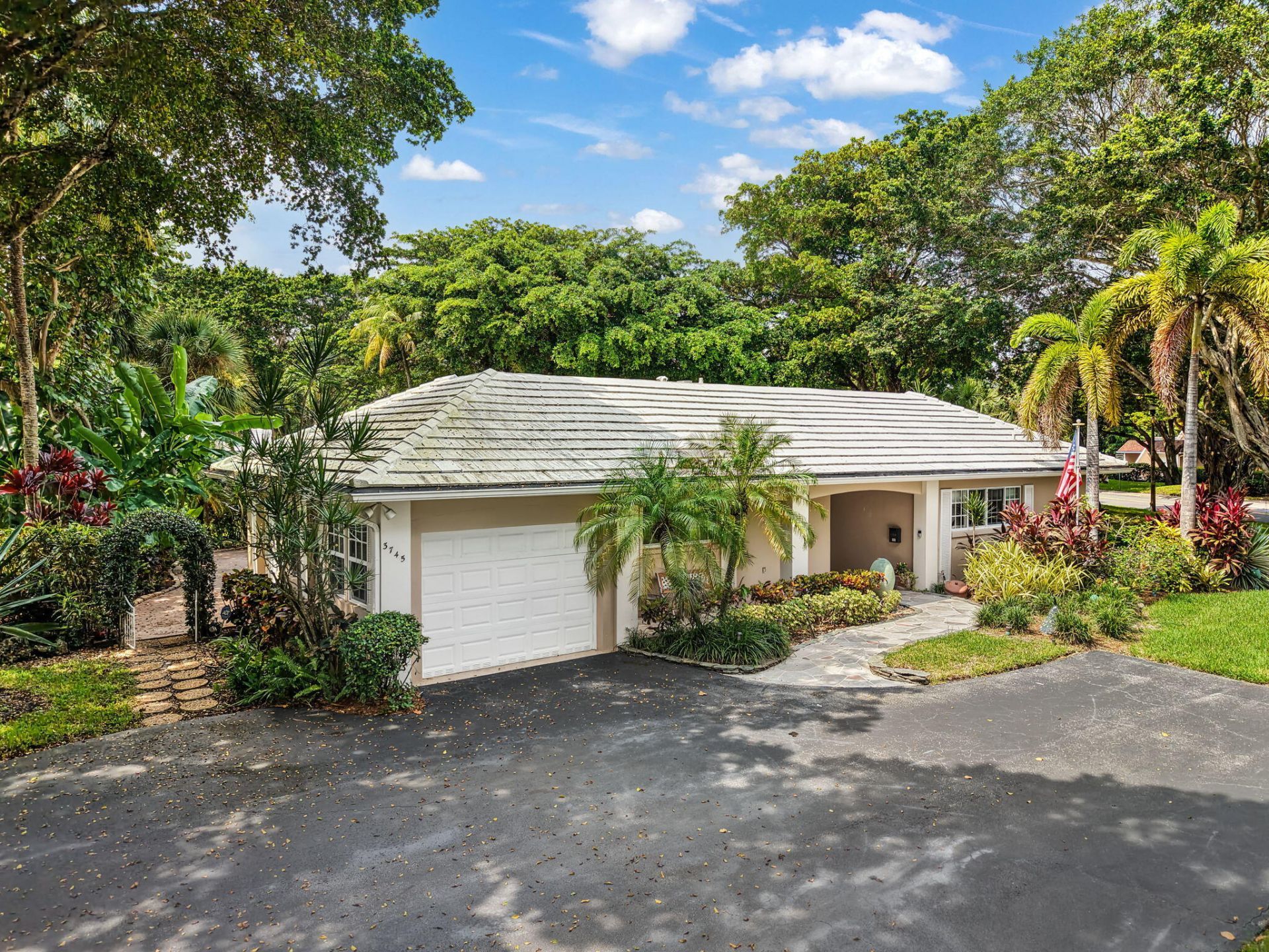 3745 Oaks Clubhouse Drive, Unit V-8, Pompano Beach, FL 33069 Photo