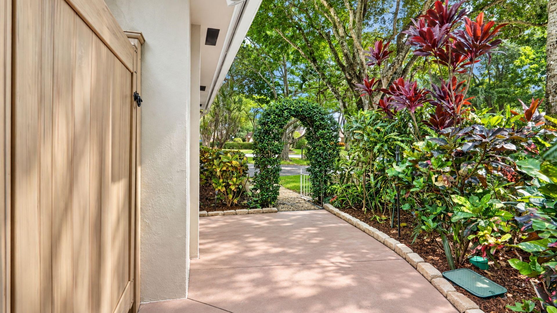 3745 Oaks Clubhouse Drive, Unit V-8, Pompano Beach, FL 33069 Photo
