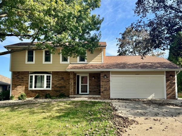 1683 NW 100th Place, Clive, IA 50325