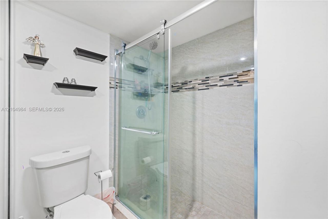 3731 N Country Club Dr , Unit 2023, Aventura, FL 33180 Photo