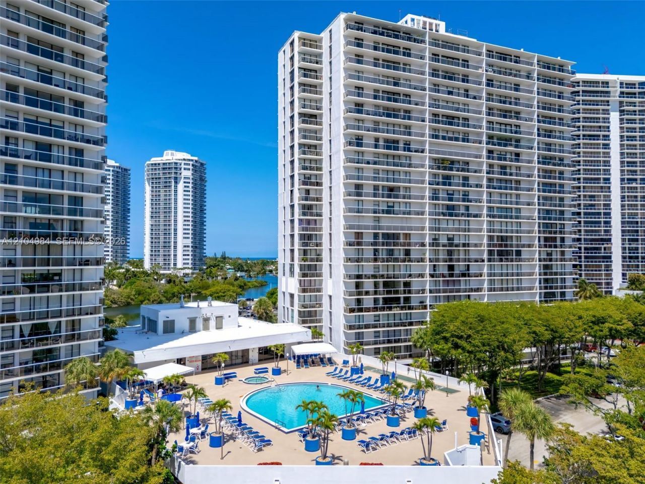 3731 N Country Club Dr , Unit 2023, Aventura, FL 33180 Photo