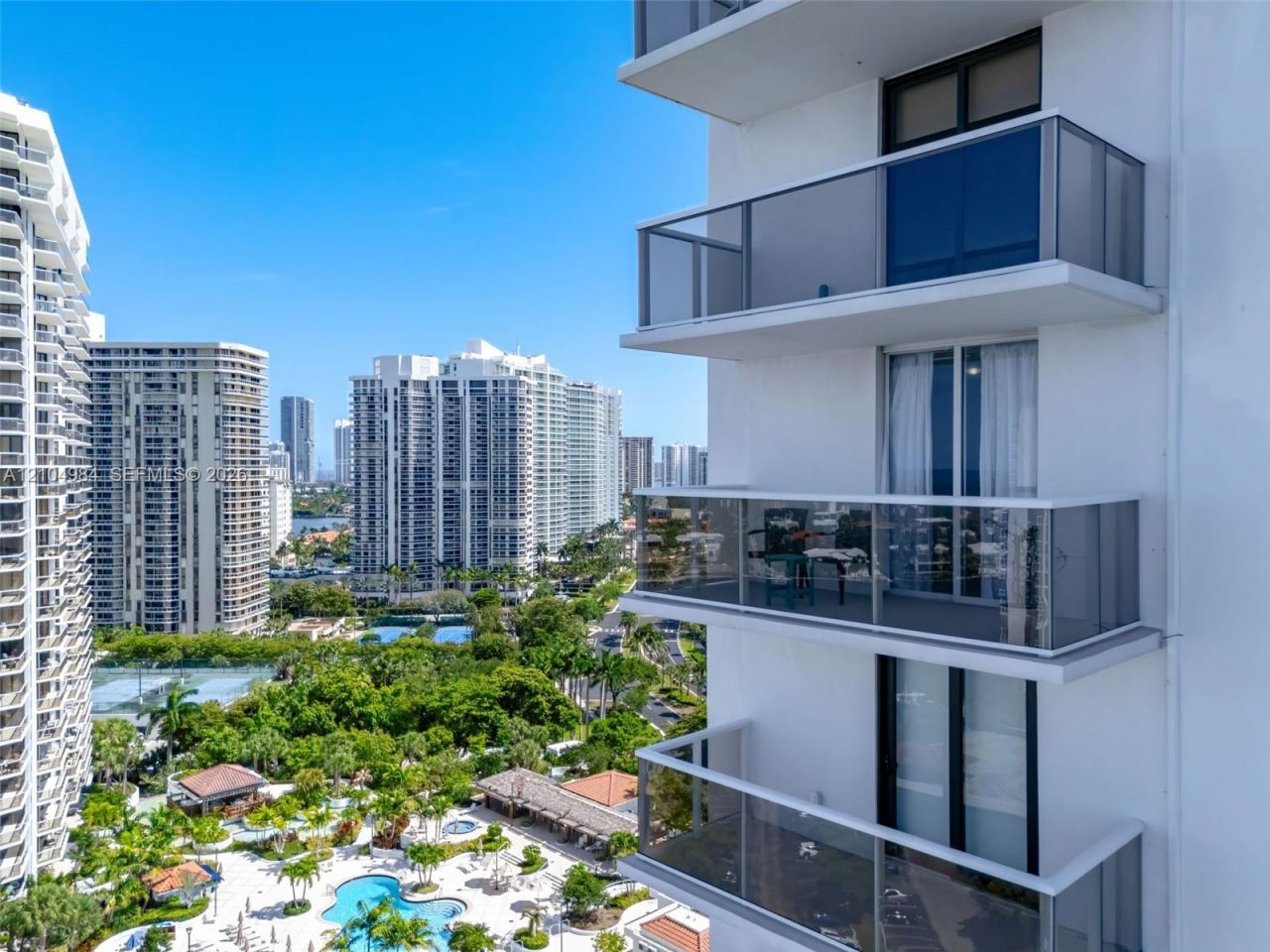 3731 N Country Club Dr , Unit 2023, Aventura, FL 33180 Photo