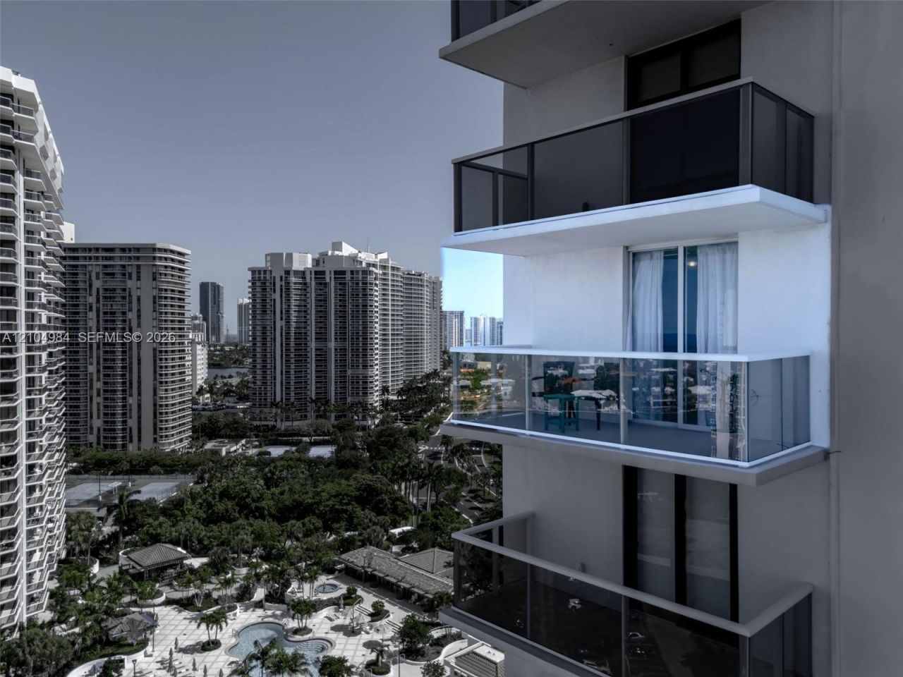 3731 N Country Club Dr , Unit 2023, Aventura, FL 33180 Photo