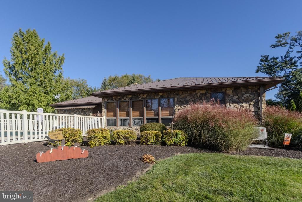 10125 MOUNTAIN ROAD , ORRSTOWN, PA 17244