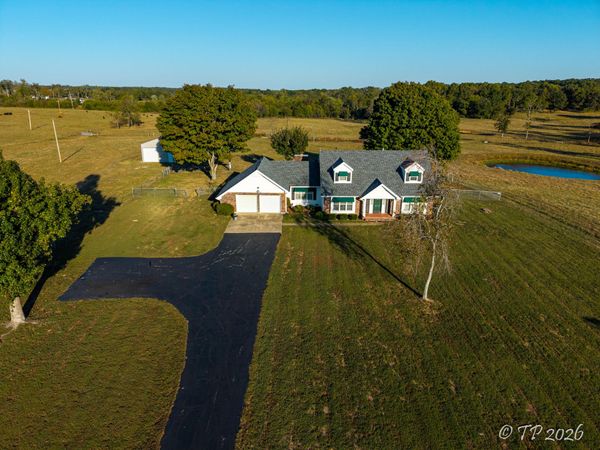 9720 County Road 8730 , West Plains, MO 65775
