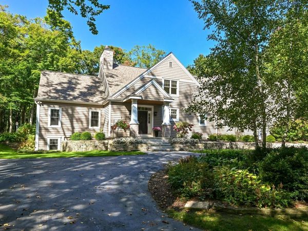 9226 W Hawthorne ROAD, Mequon, WI 53097