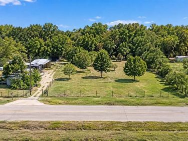 1600 W Risinger Road , Fort Worth, TX 76134