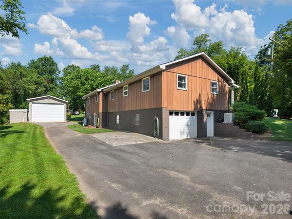 16 Ben Lippen Road , Asheville, NC 28806