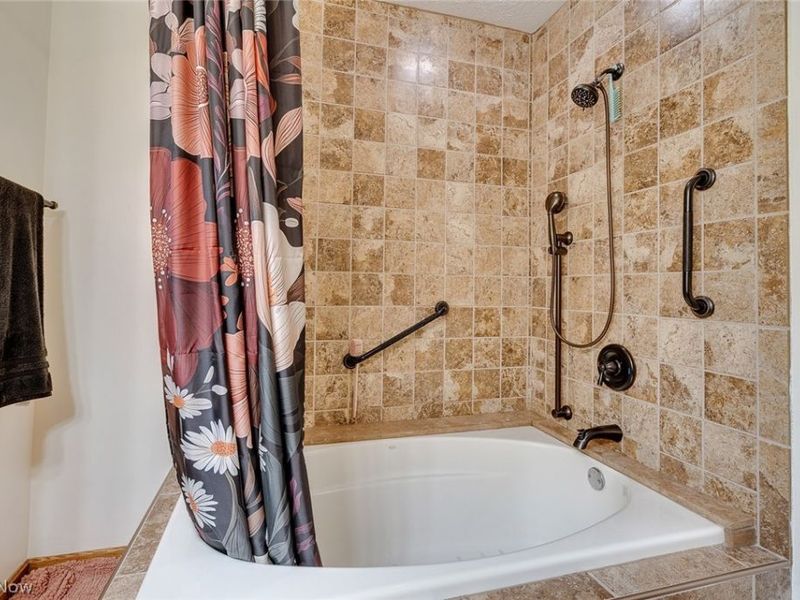 3710 Mercedes Place, Unit 8, Canfield, OH 44406 Photo 34