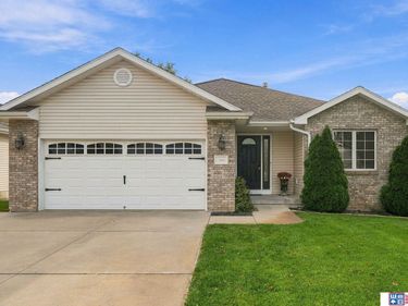 306 Pebble Beach, Lincoln, NE 68520