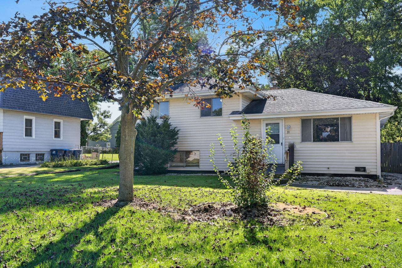 21 Janet Avenue, Darien, IL 60561 Main Photo