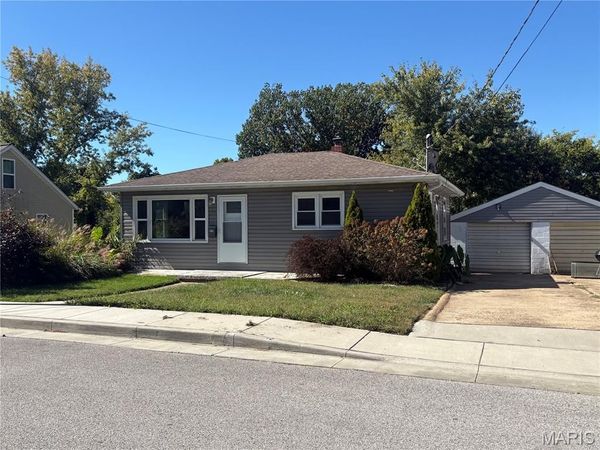 345 Fair Street, Washington, MO 63090