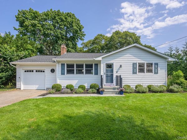 35 Maryland Boulevard , Hampton Bays, NY 11946