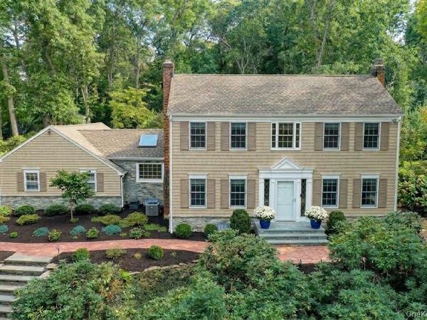 6 Mill River Road , East Setauket, NY 11733