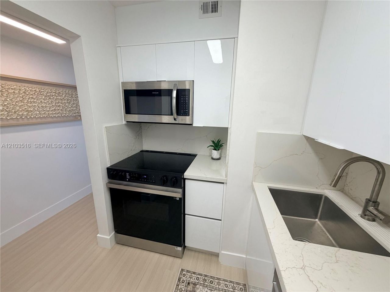 2899 Collins Ave , Unit 931, Miami Beach, FL 33140 Photo