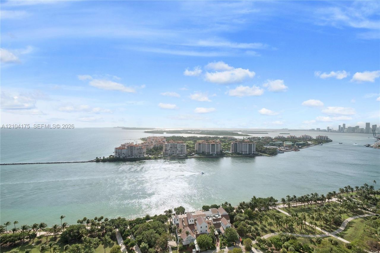 100 S Pointe Dr , Unit 2902, Miami Beach, FL 33139 Photo