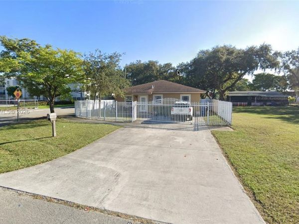 2500 NW 47th St , Miami, FL 33142