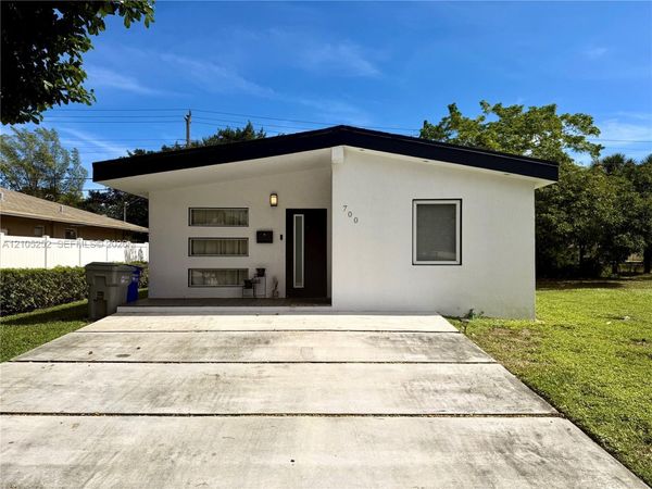 700 NW 17th Ter , Pompano Beach, FL 33069