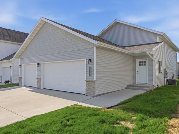 6722 70th Avenue S, Horace, ND 58047
