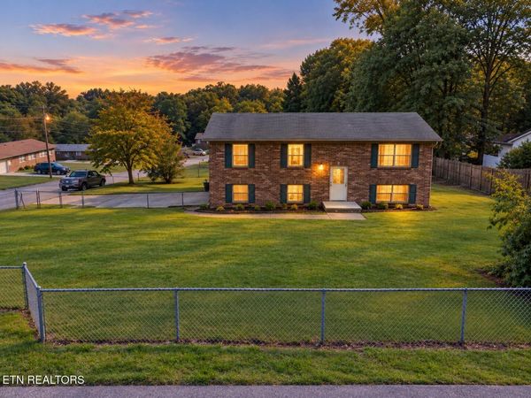5208 NW BERBERA Drive, Knoxville, TN 37921