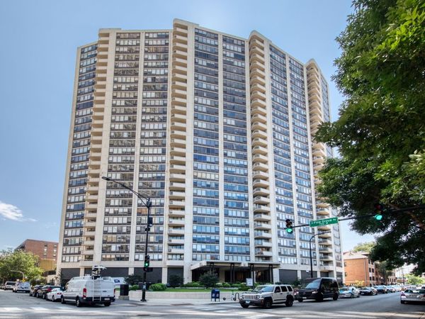 3930 N Pine Grove Avenue , Unit 2710, Chicago, IL 60613