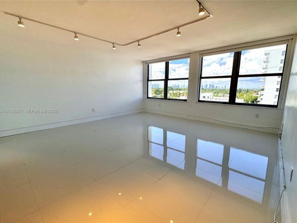 2899 Collins Ave , Unit 904, Miami Beach, FL 33140