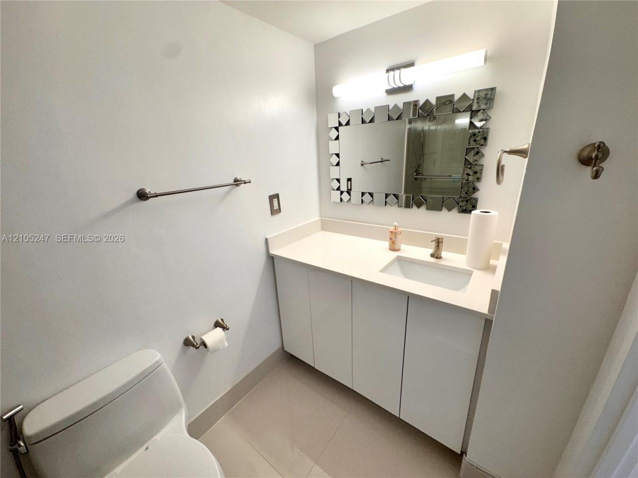 2899 Collins Ave , Unit 904, Miami Beach, FL 33140 Photo