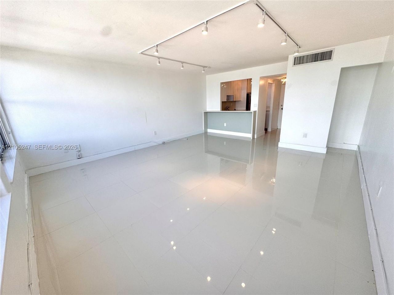 2899 Collins Ave , Unit 904, Miami Beach, FL 33140 Photo